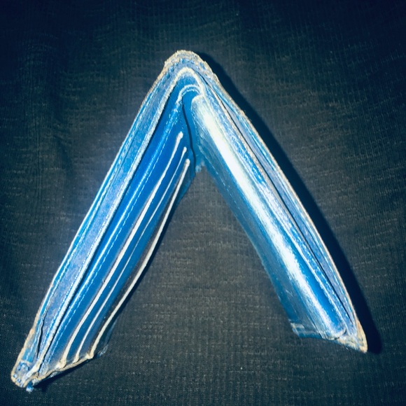 Louis Vuitton Epi Bi-Fold Wallet - Picture 2 of 8